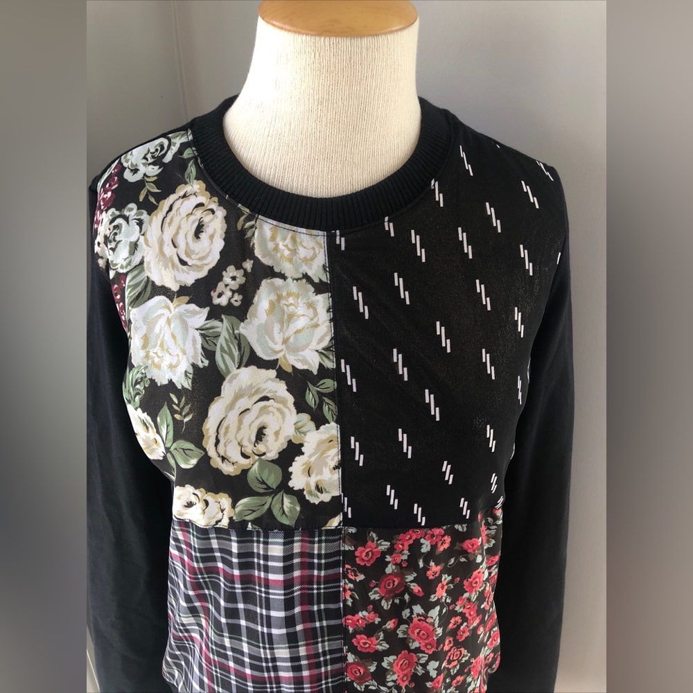Sam Edelman Crewneck Sweater Size Medium Black Quilt Floral Plaid‎ - Picture 2 of 6